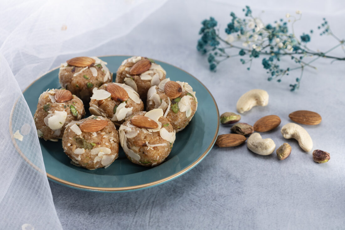 Gond Laddoo