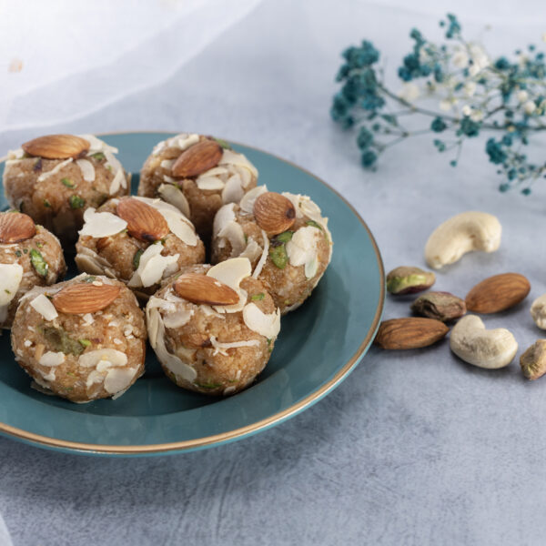 Gond Laddoo